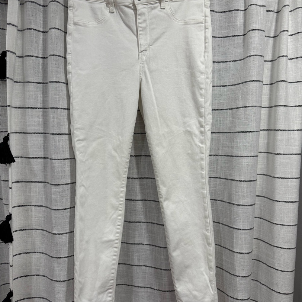 AEO White High Rise Jegging